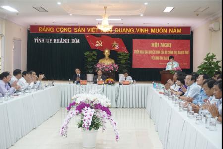 Triển khai các quyết định của Bộ Chính trị, Ban Bí thư về công tác cán bộ tại Khánh Hòa